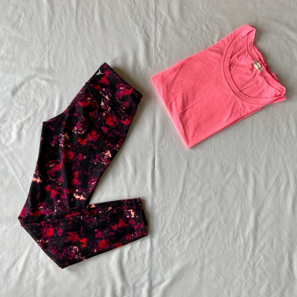 Cute black and purple leggings with pink shirt.